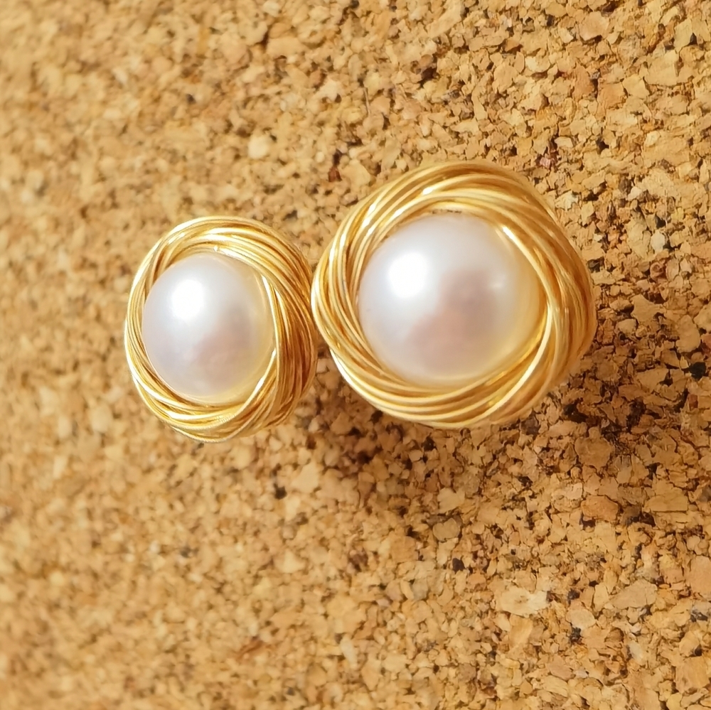 Freshwater pearl earrings.